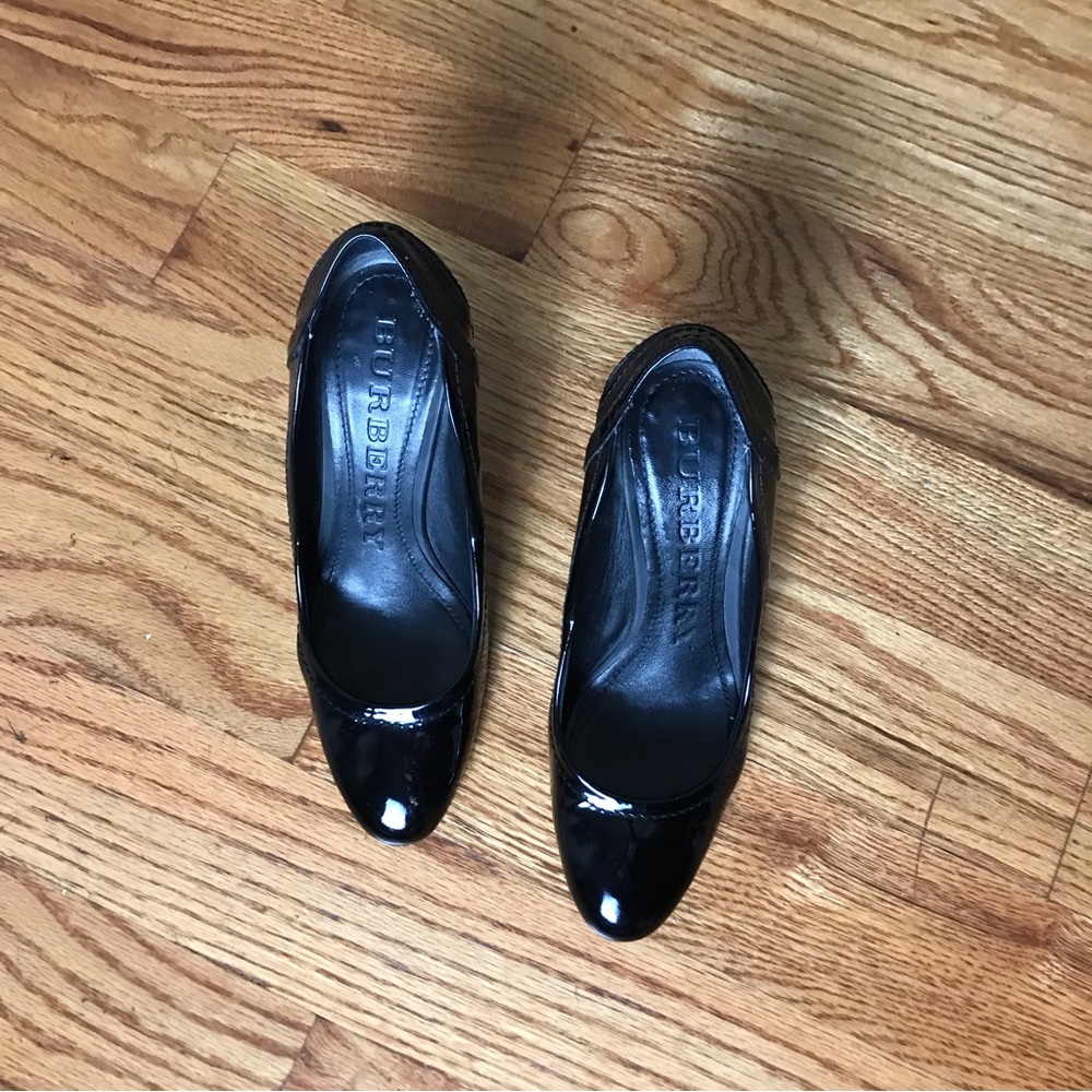 Burberry Black Patent Leather Heels - Picture 4 of 8